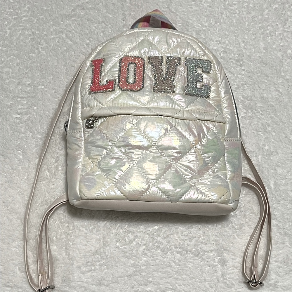 OMG Miss Gwen's ACCESSORIES irridescent white‎ OMBRE HEART LOVE BACKPACK 9"×7